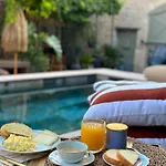 Le Numero 10 Bed & Breakfast Bernis