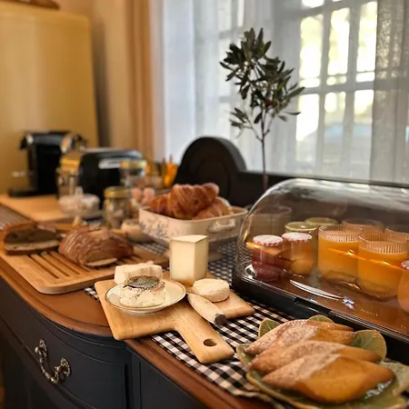 Le Numéro 10 3* Bernis