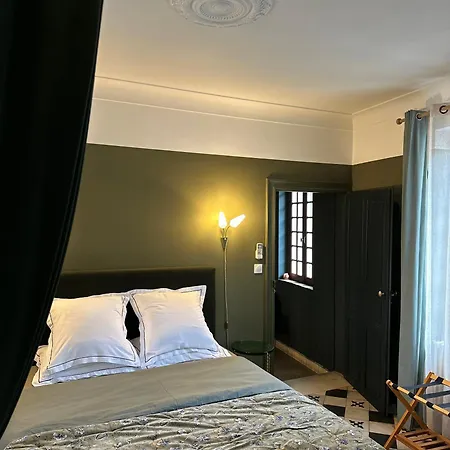 Le Numero 10 Bed & Breakfast Bernis